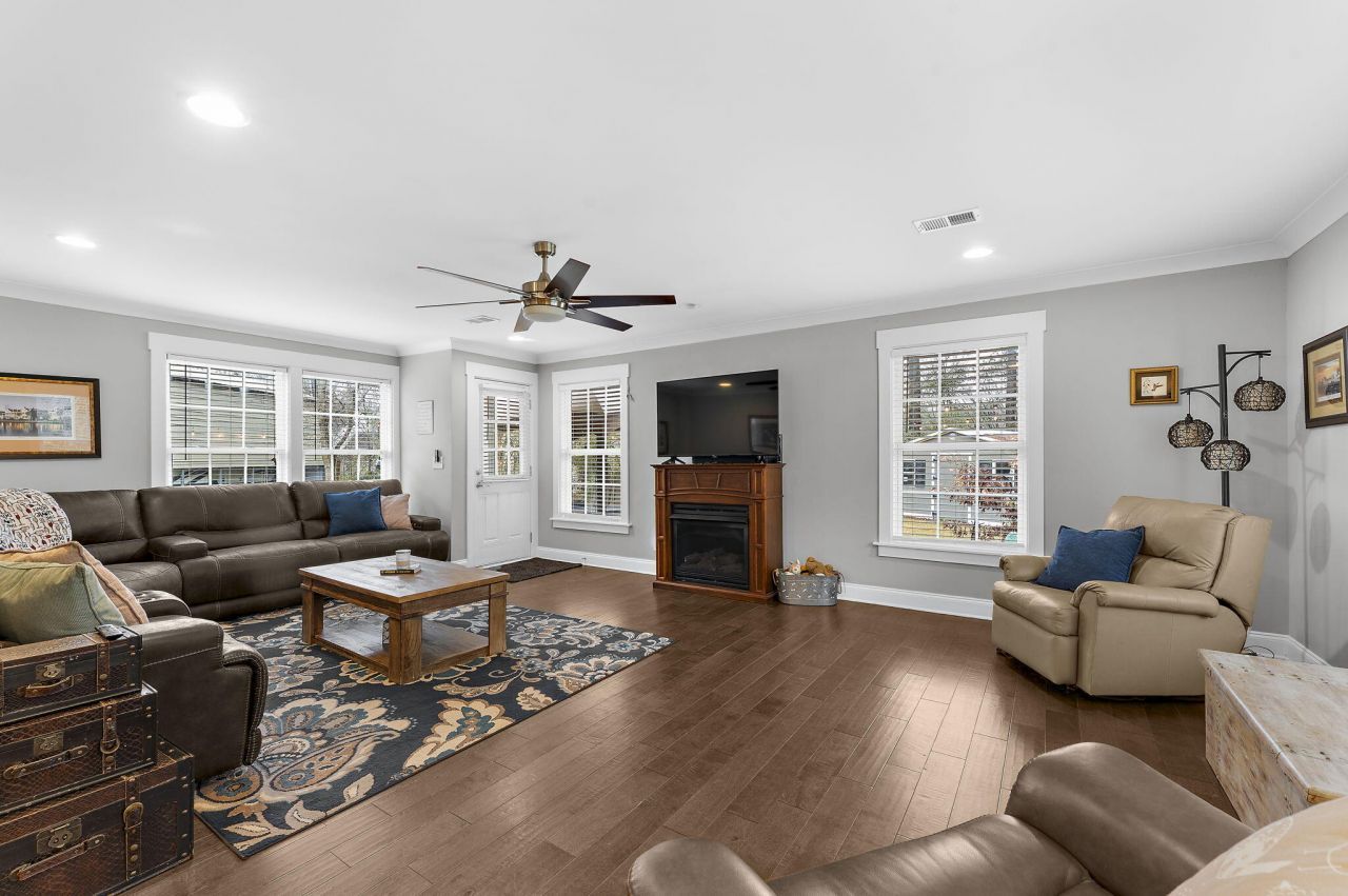 107 Brittany Court Photo 22