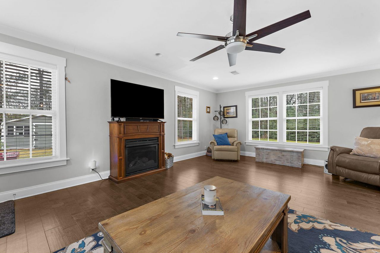 107 Brittany Court Photo 23