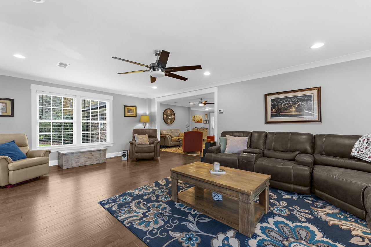 107 Brittany Court Photo 24