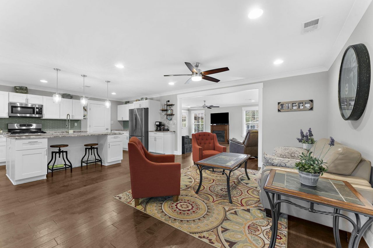 107 Brittany Court Photo 9