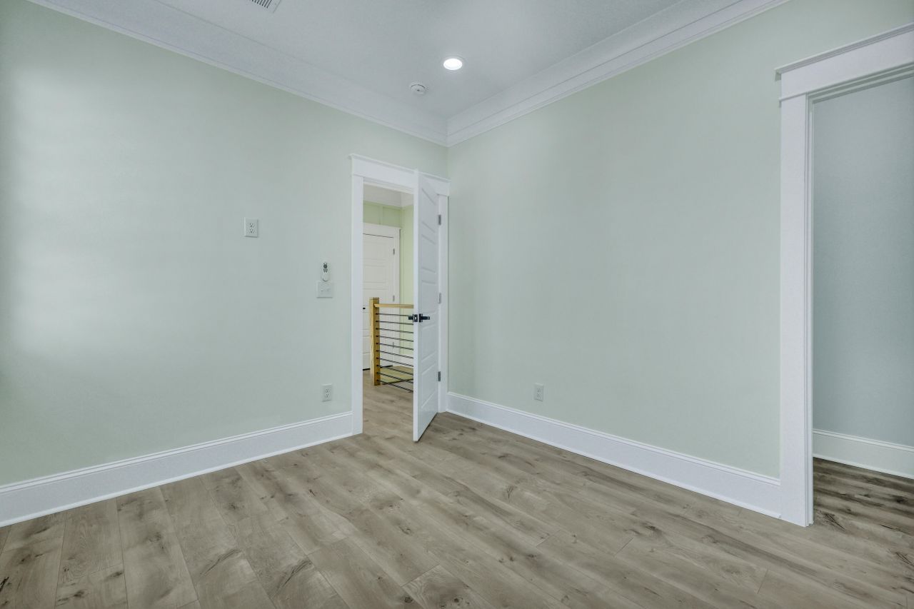 2033 Beech Avenue Photo 19