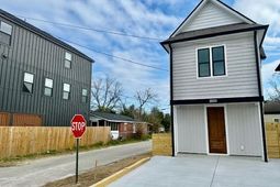 2033 Beech Avenue photo 4