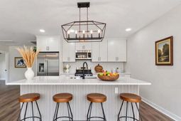 2136 Commander Road photo 4