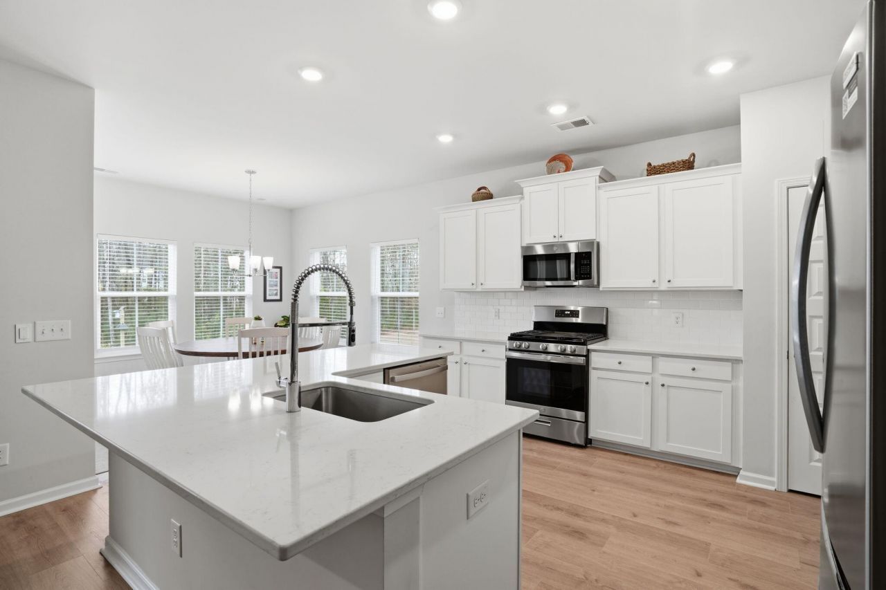 84 Red Bluff Street Photo 10