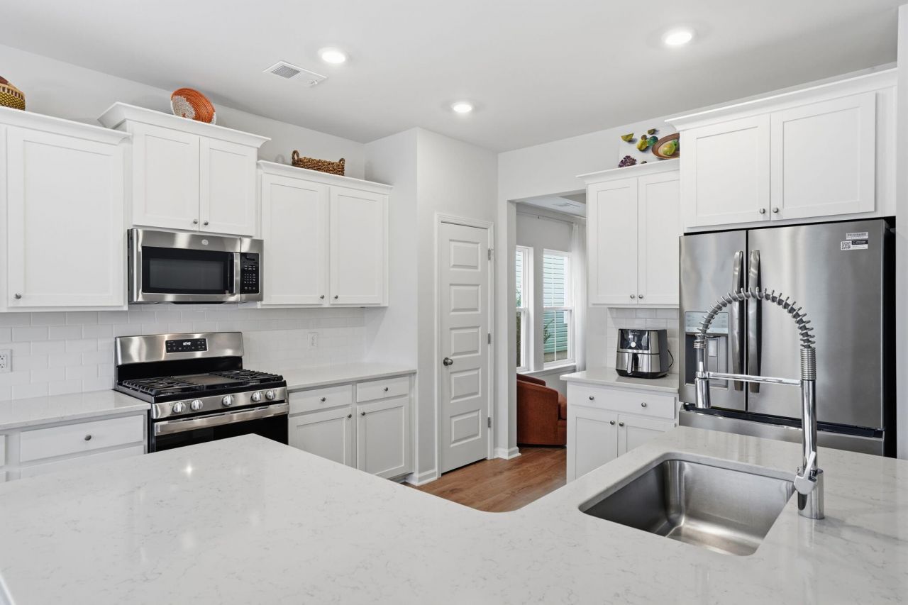 84 Red Bluff Street Photo 11