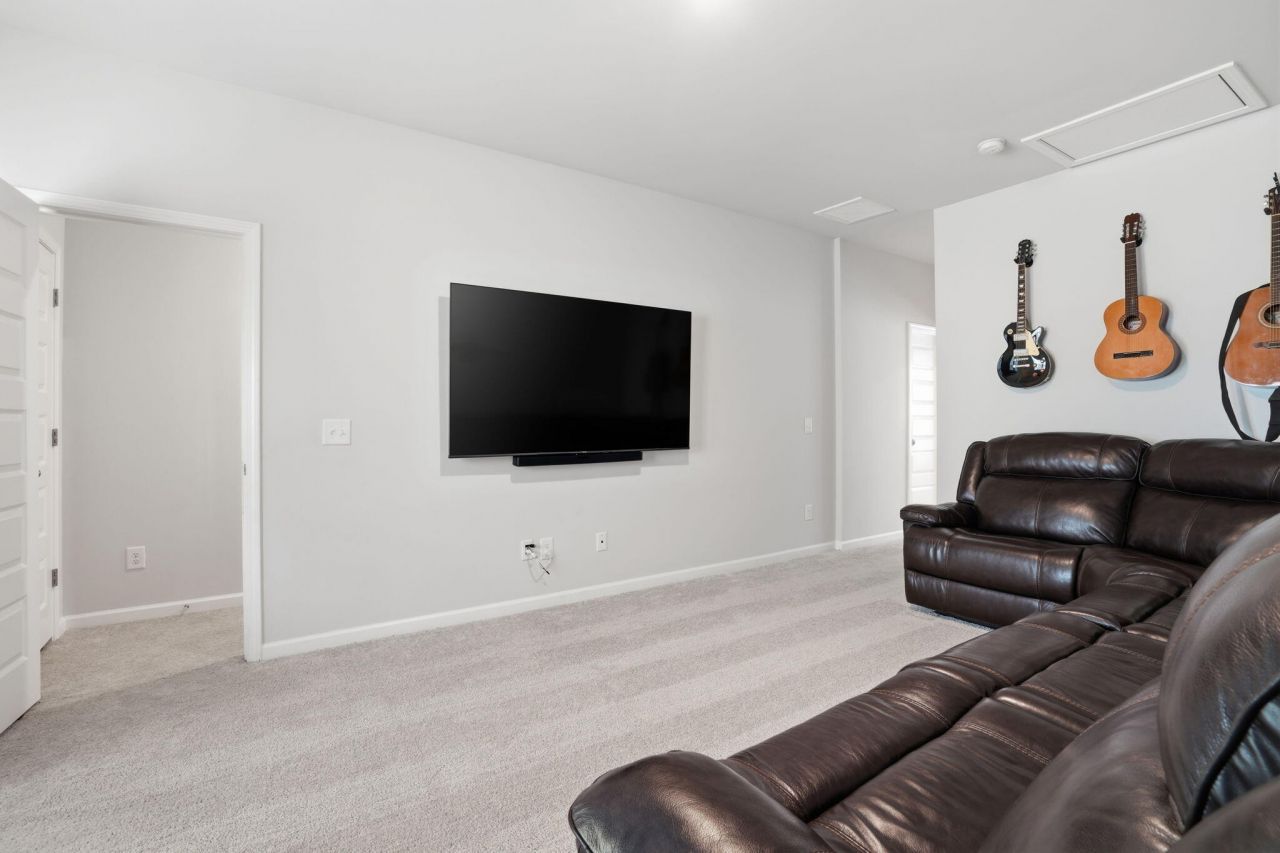 84 Red Bluff Street Photo 24