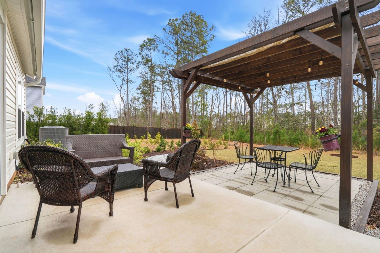 84 Red Bluff Street Photo 28