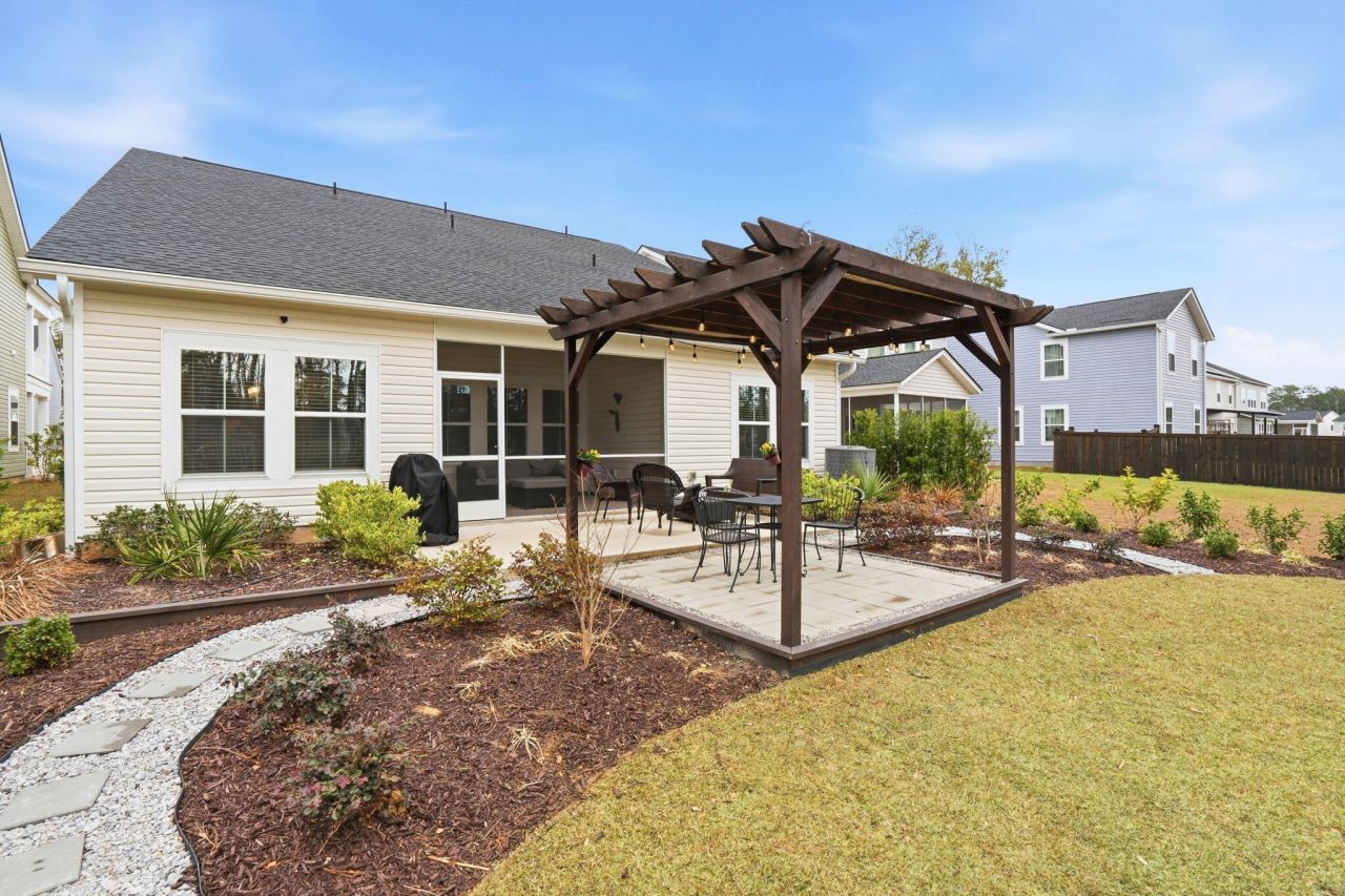 84 Red Bluff Street Photo 29