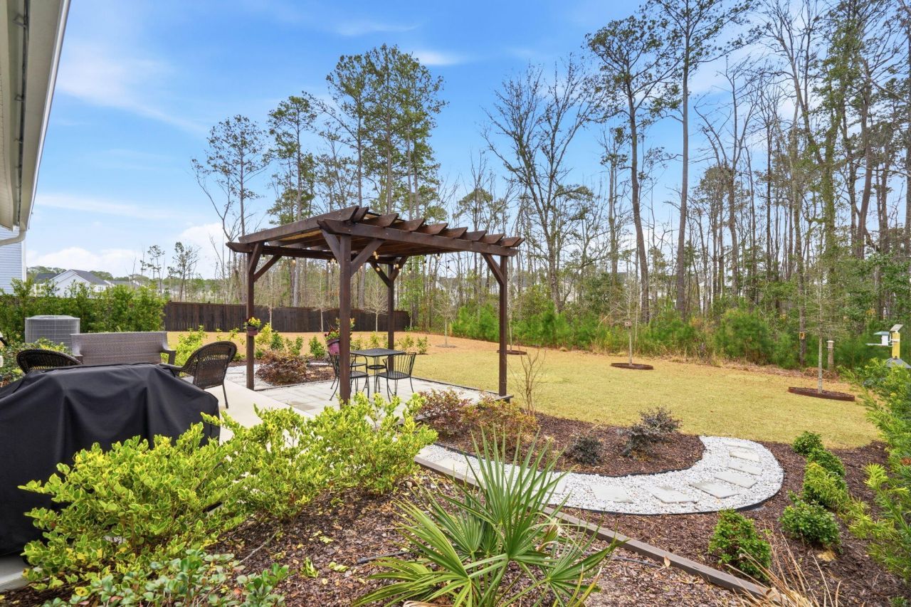 84 Red Bluff Street Photo 30