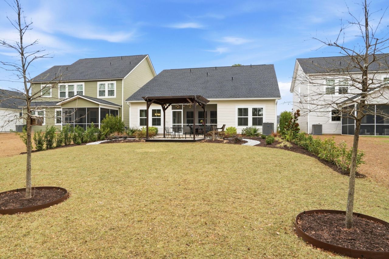 84 Red Bluff Street Photo 31