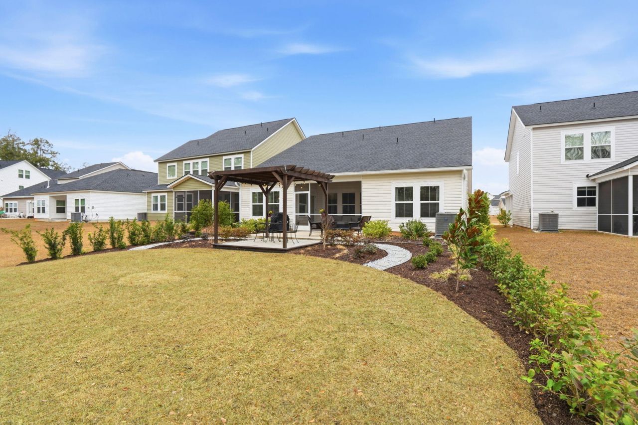 84 Red Bluff Street Photo 32