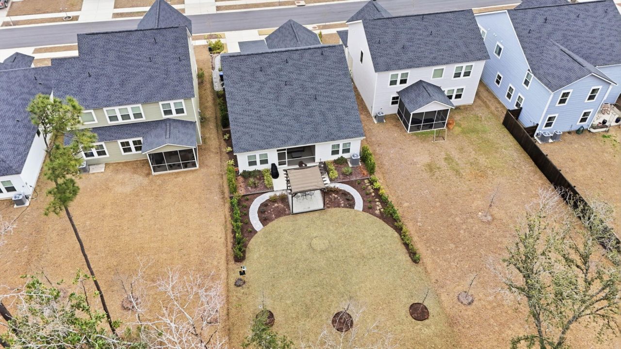 84 Red Bluff Street Photo 33