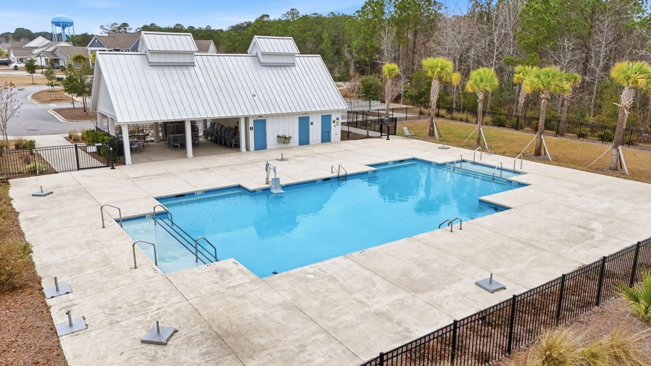 84 Red Bluff Street Photo 35