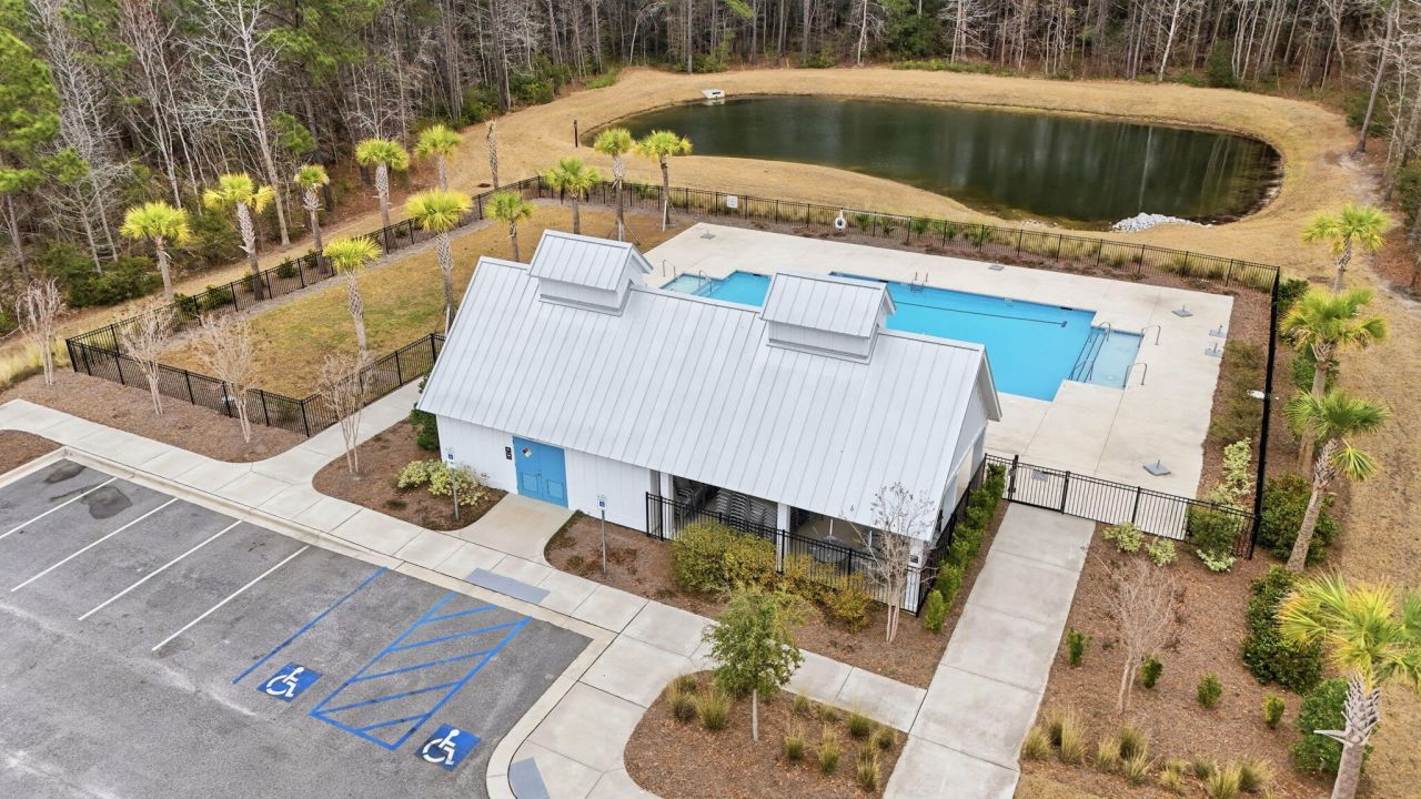 84 Red Bluff Street Photo 36