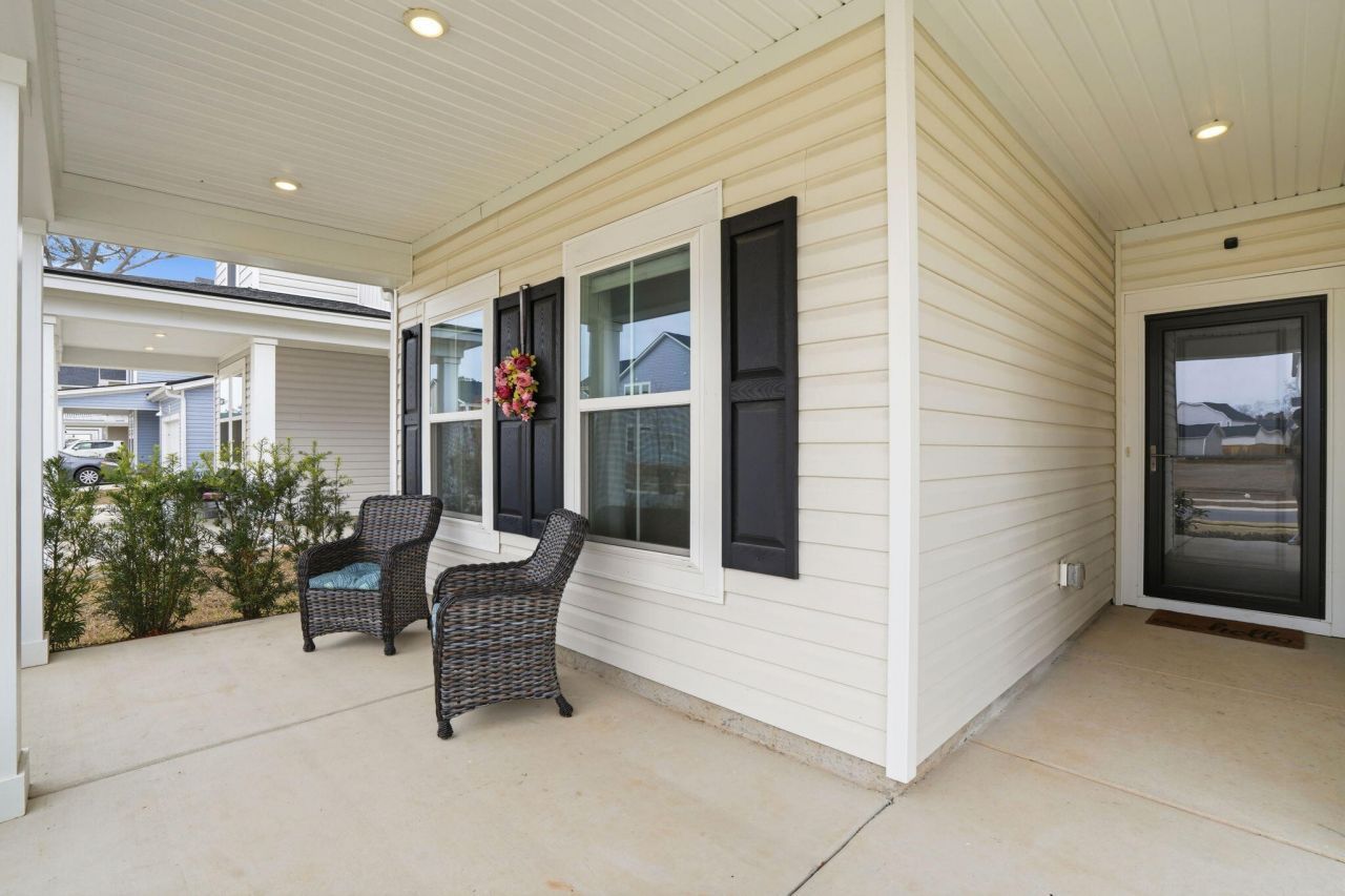 84 Red Bluff Street Photo 5