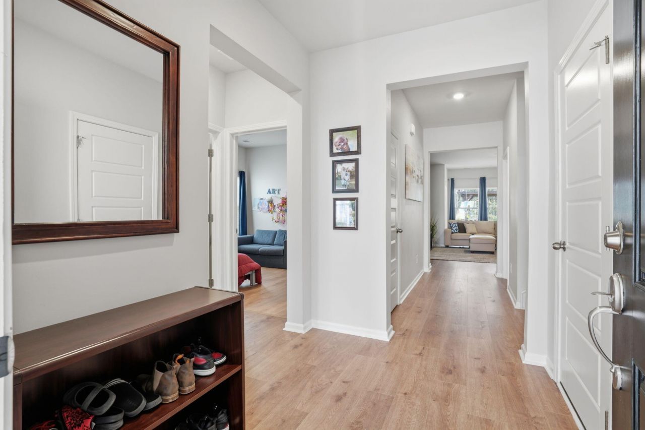 84 Red Bluff Street Photo 6