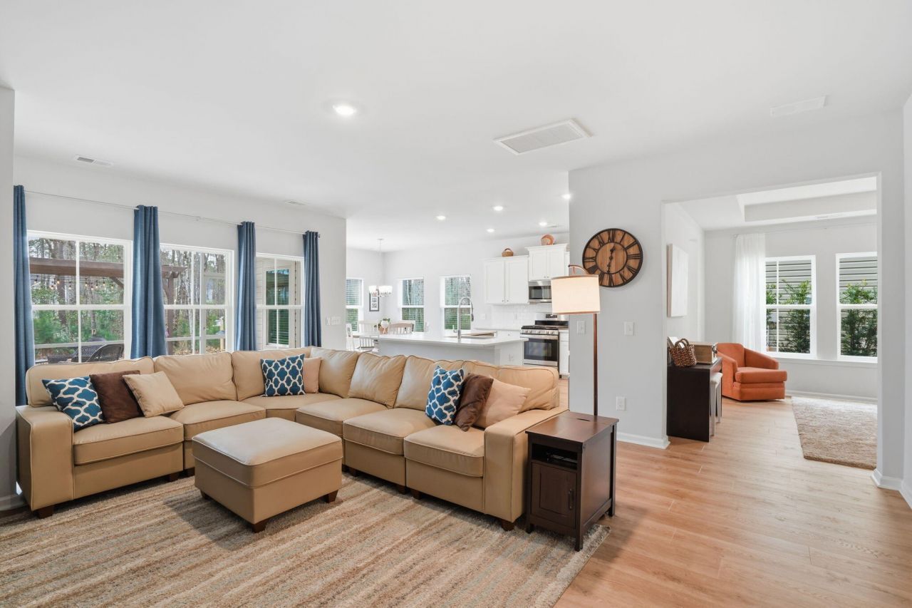 84 Red Bluff Street Photo 7