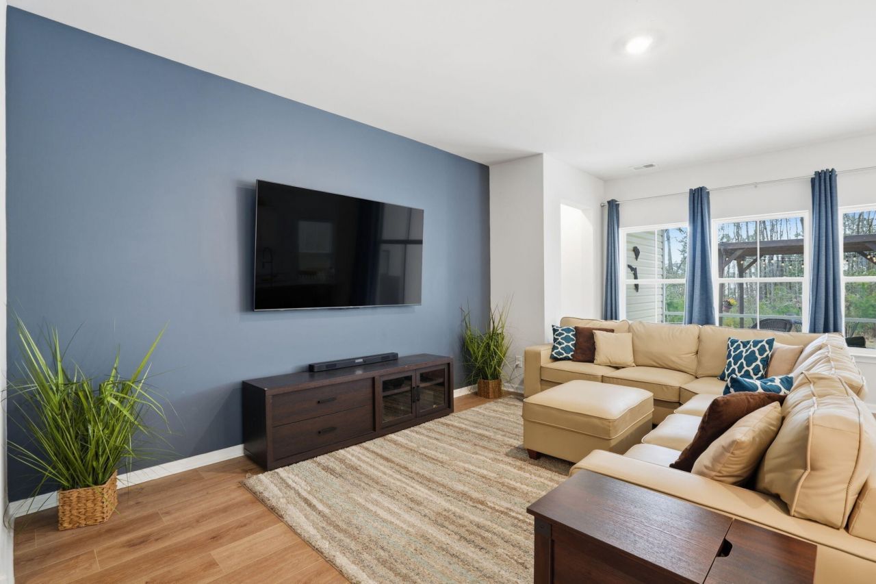 84 Red Bluff Street Photo 8