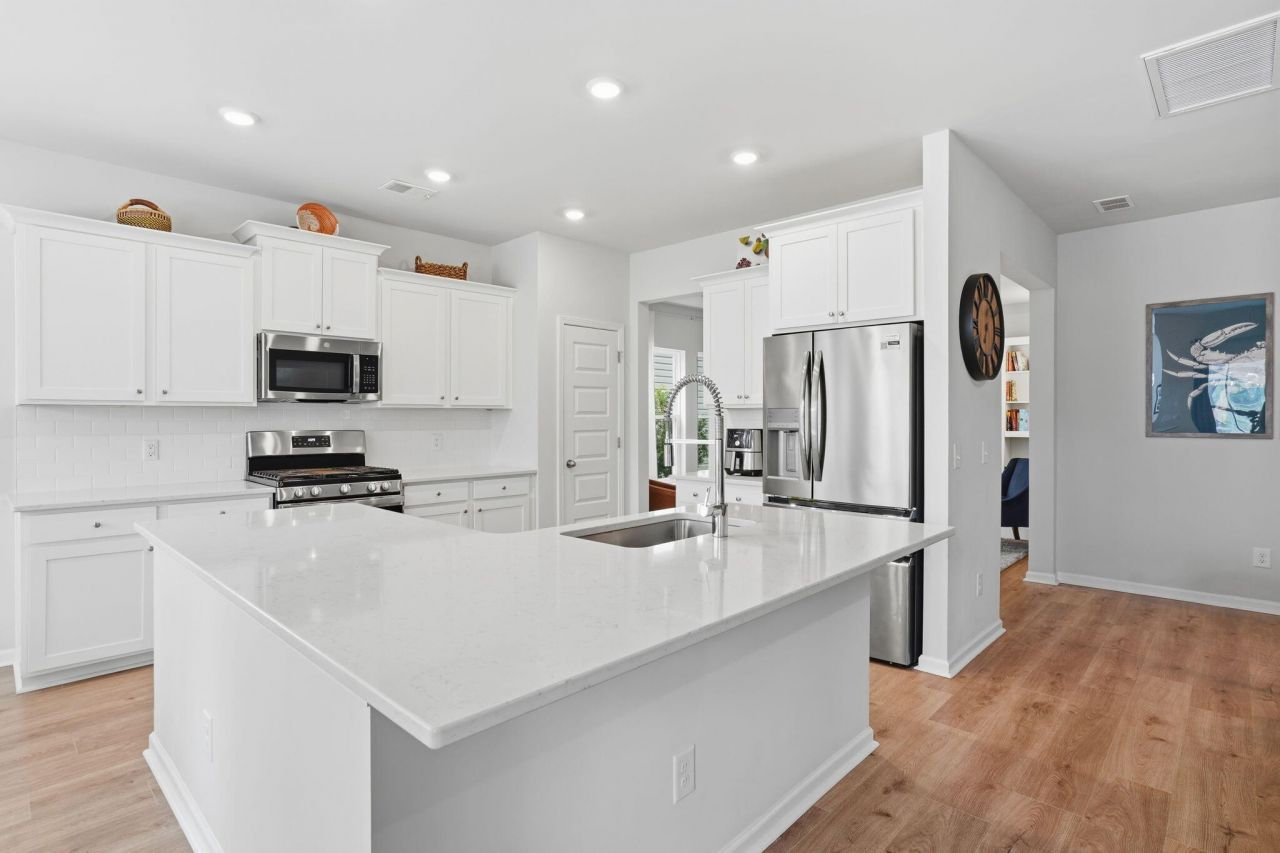 84 Red Bluff Street Photo 9