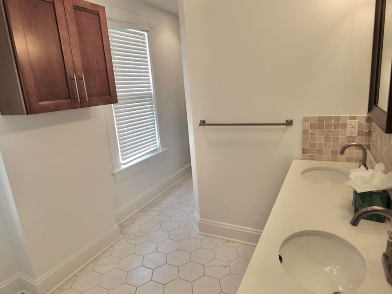 310 E Beck Street , Columbus, OH 43206 Photo 22