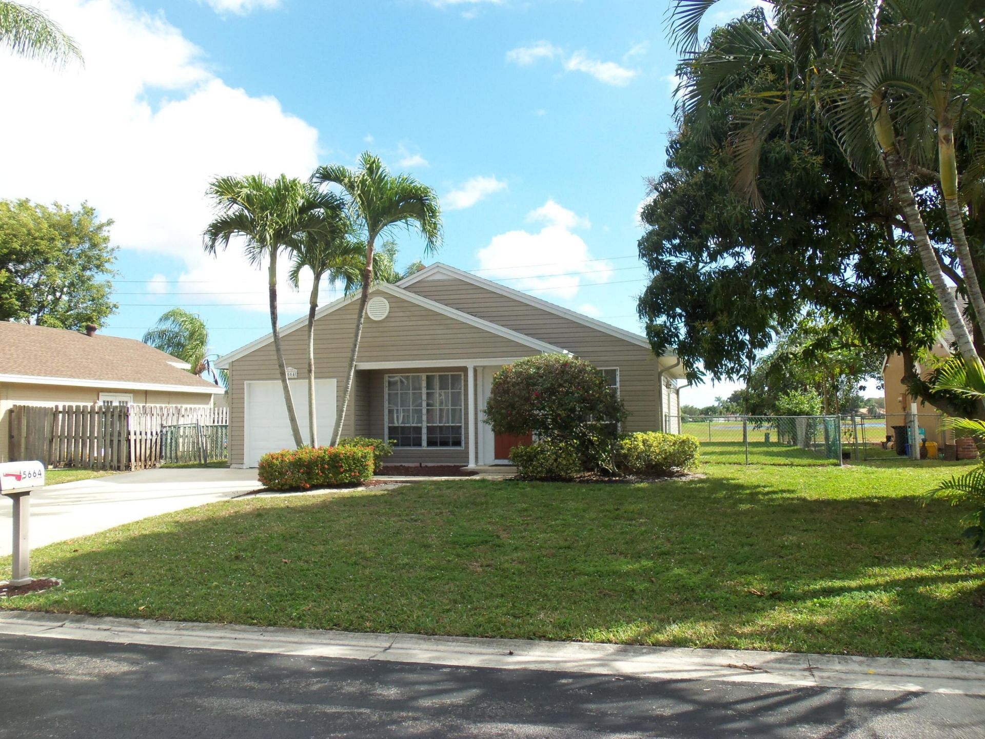 5664 Pebble Brook Lane, Boynton Beach, FL 33472 Photo