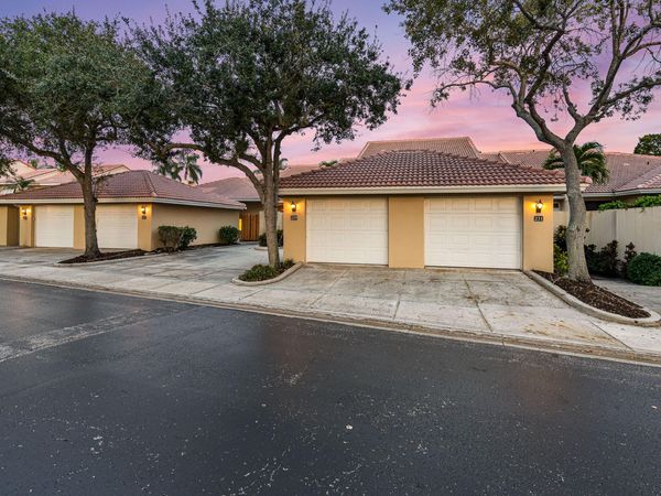 229 Old Meadow Way, Palm Beach Gardens, FL 33418