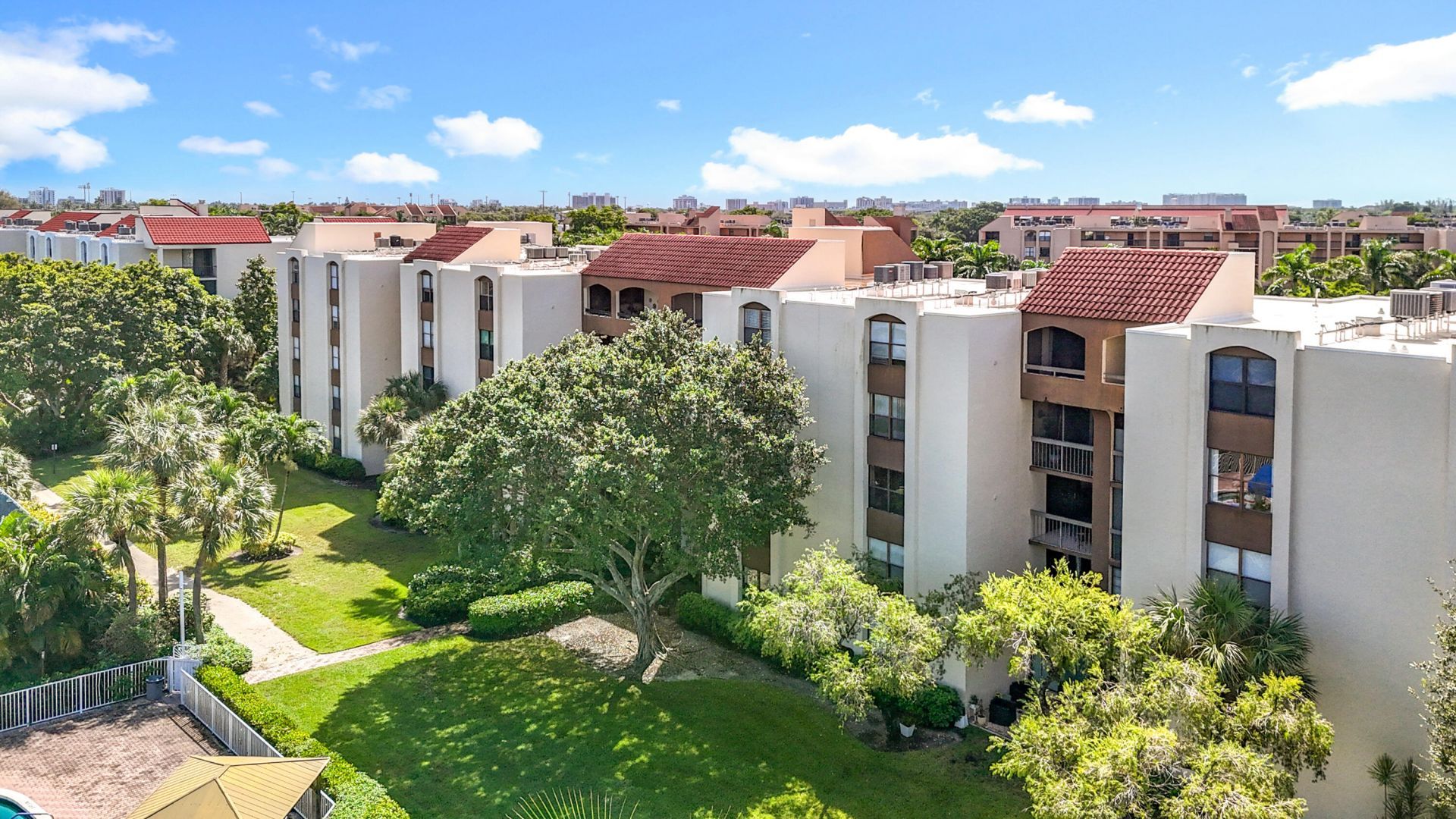 955 Egret Circle, Unit 207, Delray Beach, FL 33444 Photo