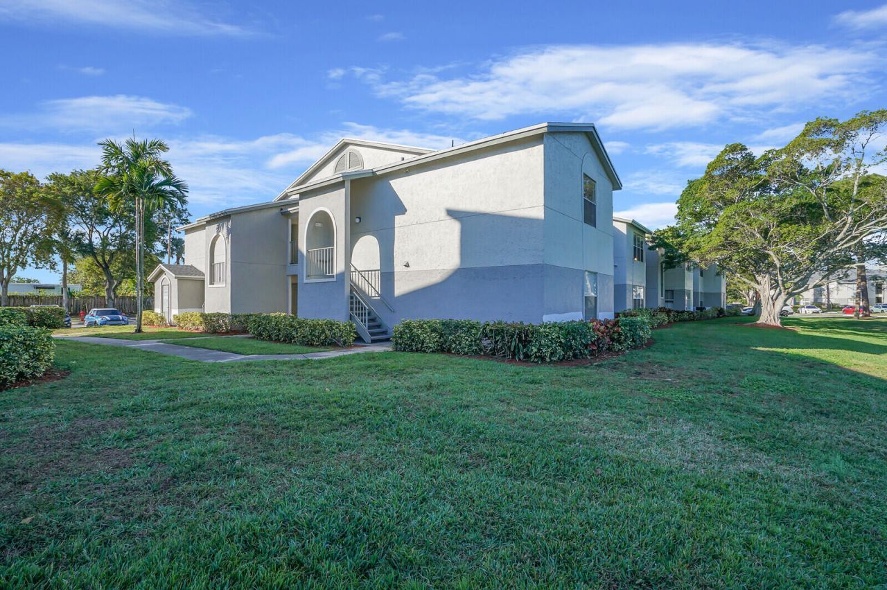 1401 Village Boulevard, Unit 1027, West Palm Beach, FL 33409 Photo