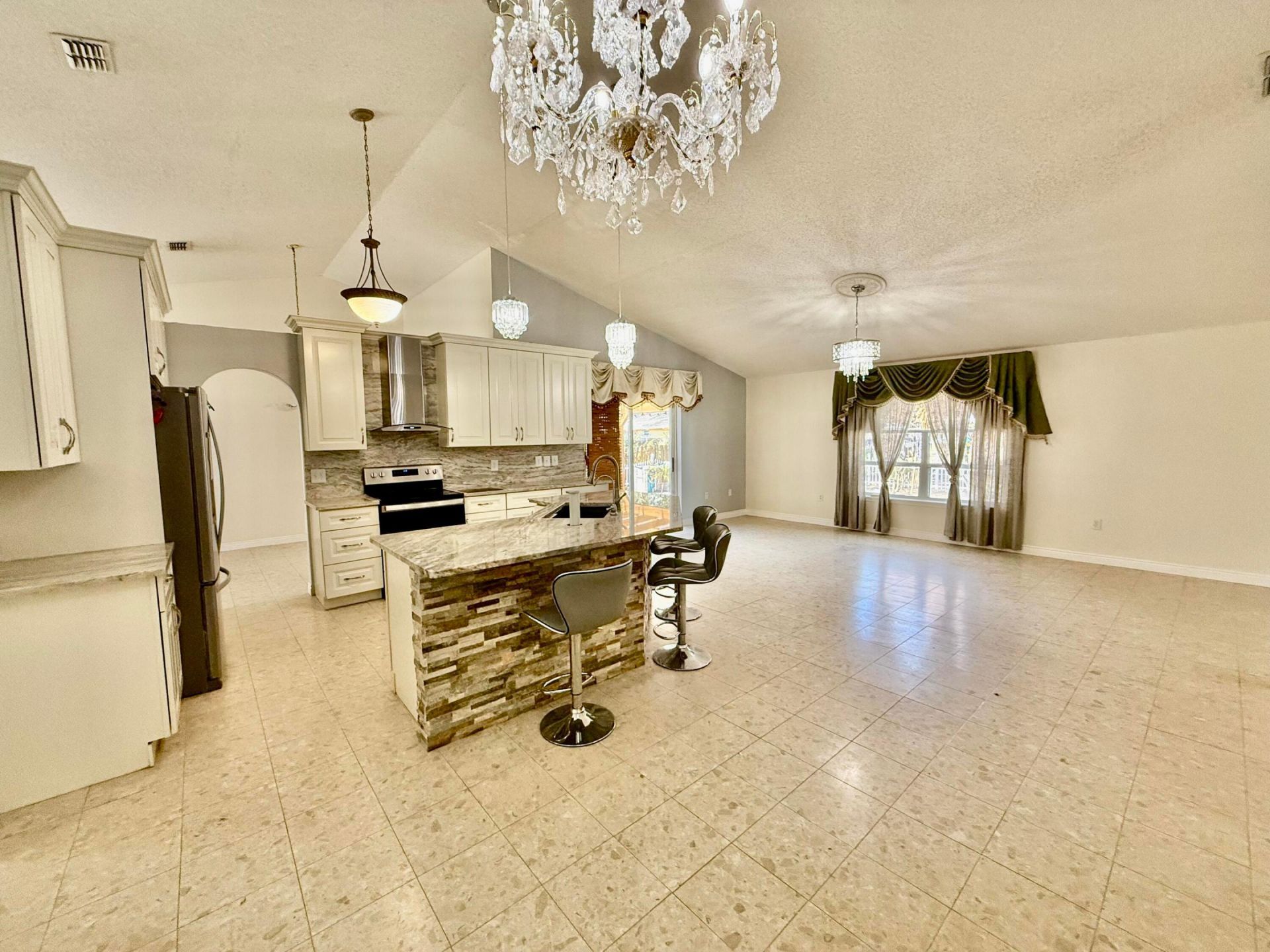 125 SW Donna Terrace, Port Saint Lucie, FL 34984 Photo