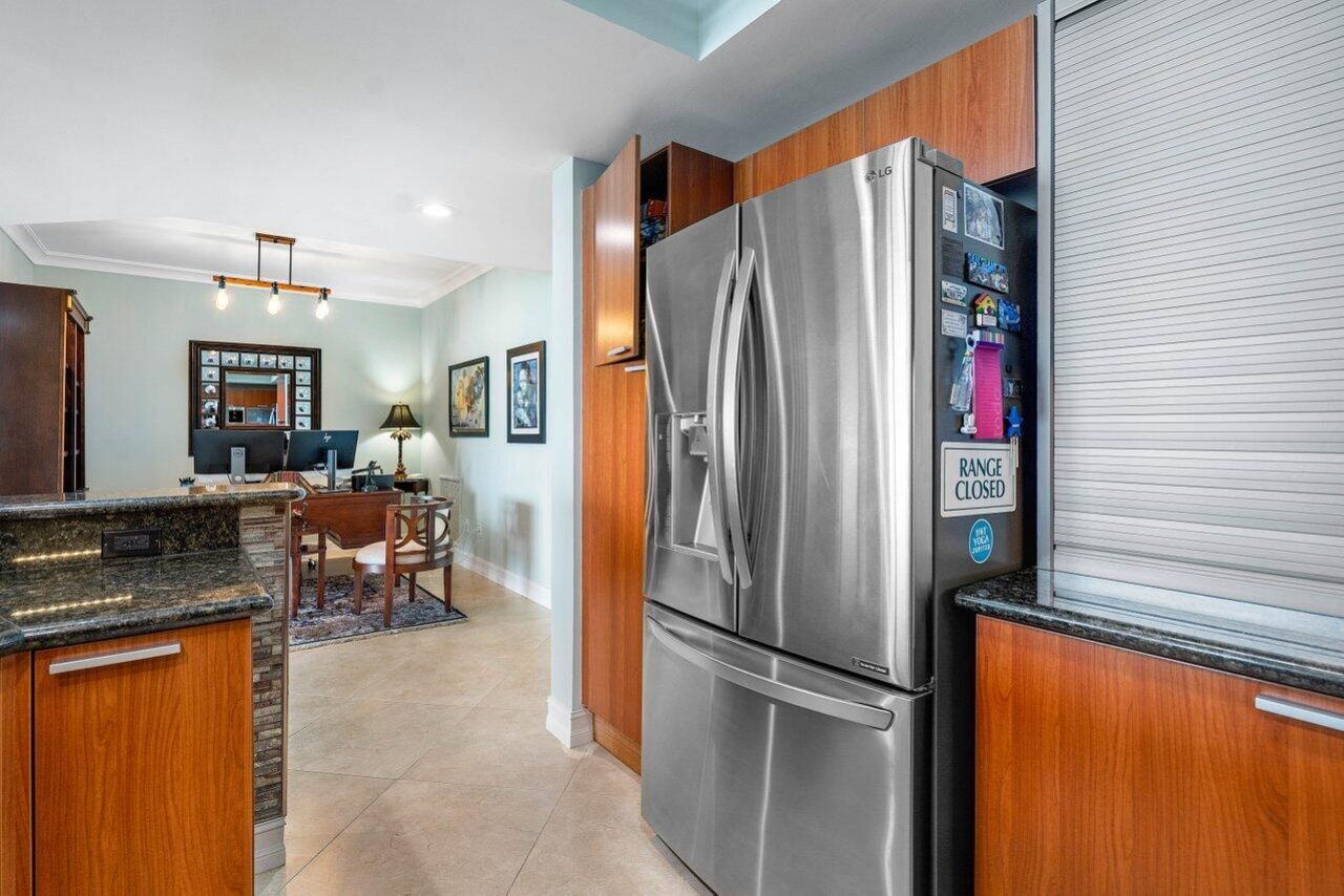 2650 Lake Shore Drive, Unit 1401, Riviera Beach, FL 33404 Photo