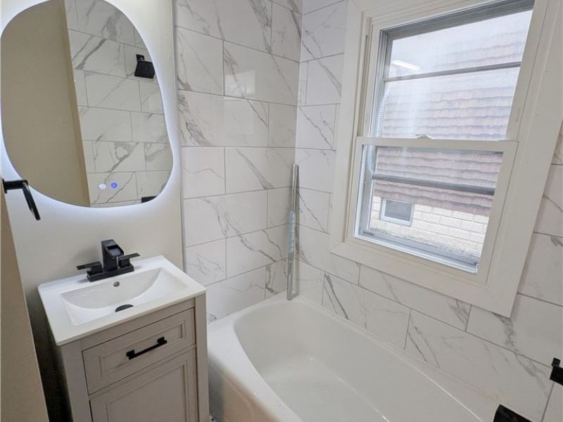 5550 Grasmere Avenue , Maple Heights, OH 44137 Photo 11