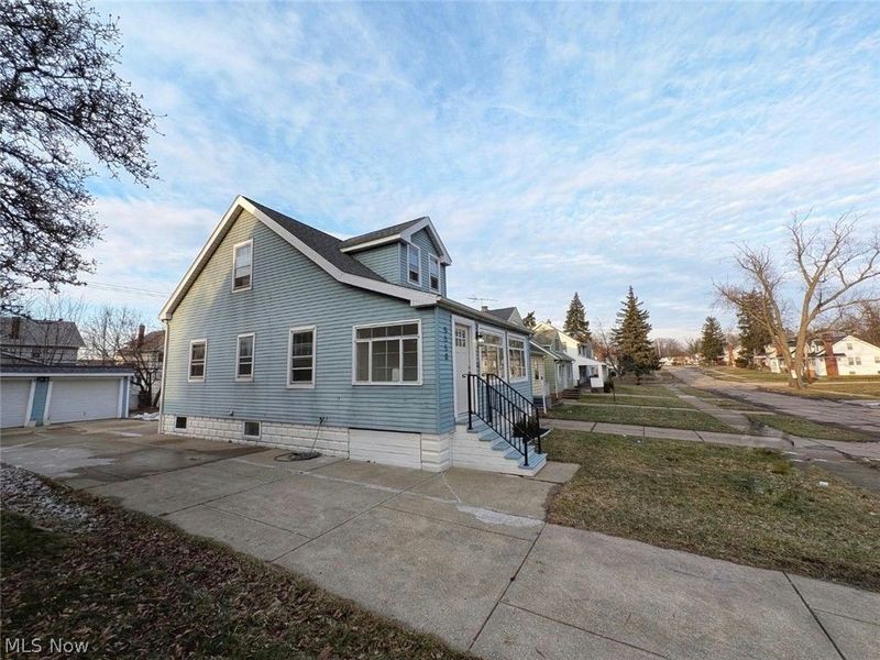 5550 Grasmere Avenue , Maple Heights, OH 44137 Photo 2