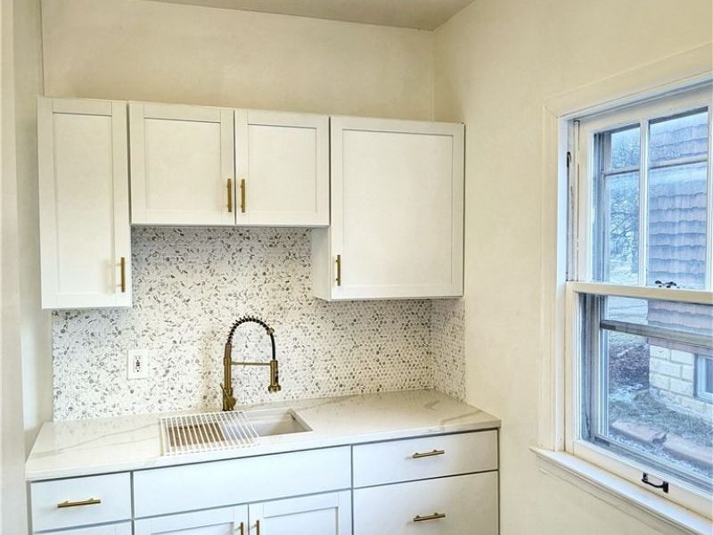 5550 Grasmere Avenue , Maple Heights, OH 44137 Photo 8