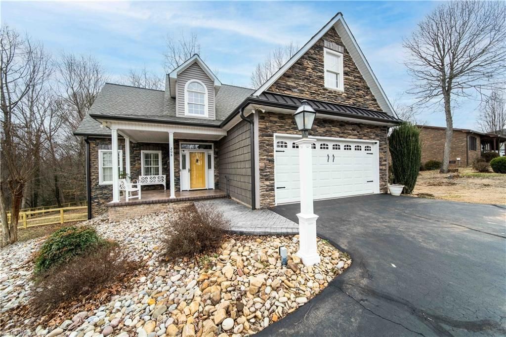 208 Triplett Street, Jonesville, NC 28642 Main Photo