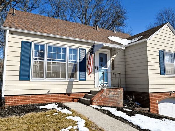 1649 Northwest Drive, Des Moines, IA 50310