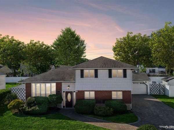 33 Fairlawn Lane , Centereach, NY 11720