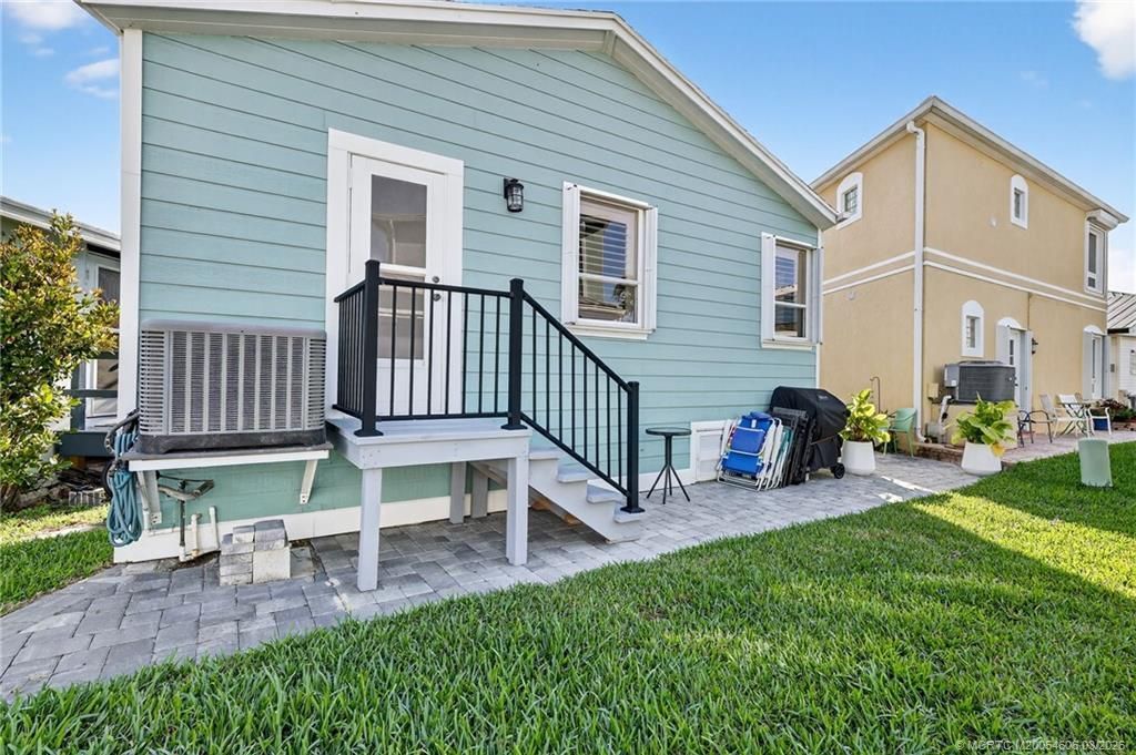 1285 Nettles Boulevard, Jensen Beach, FL 34957 Photo