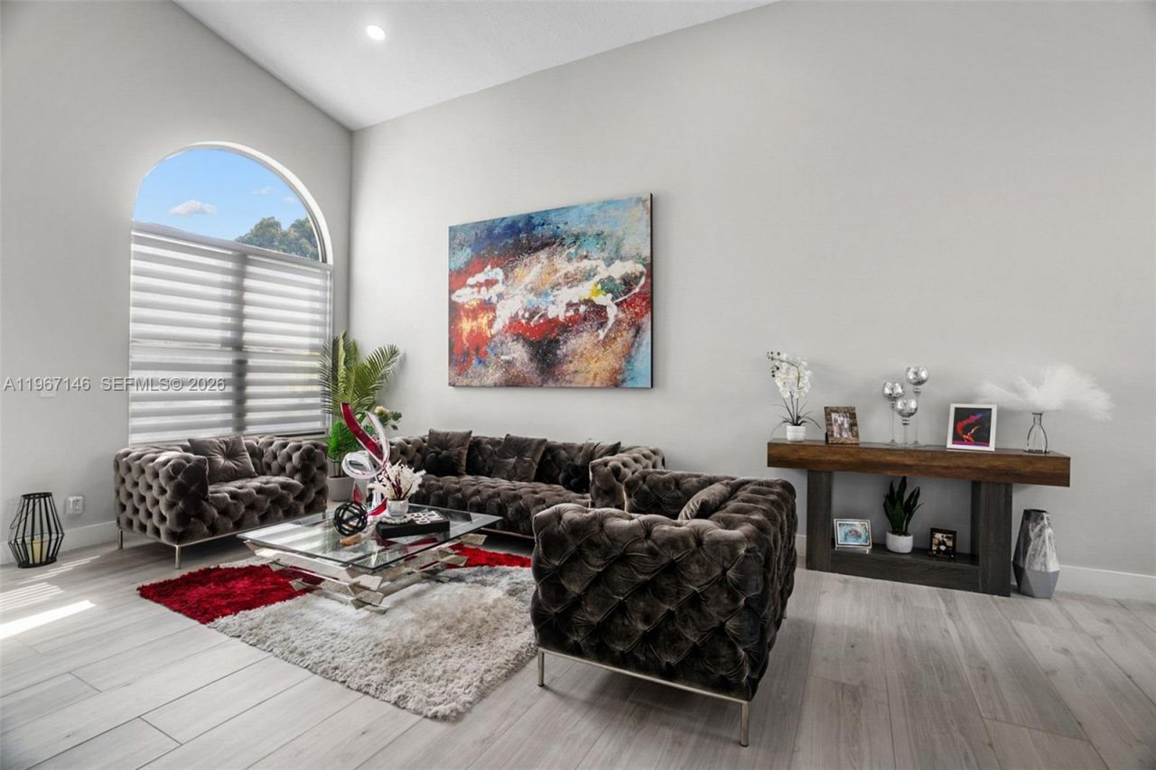 1034 NW 184th Way , Pembroke Pines, FL 33029 Photo