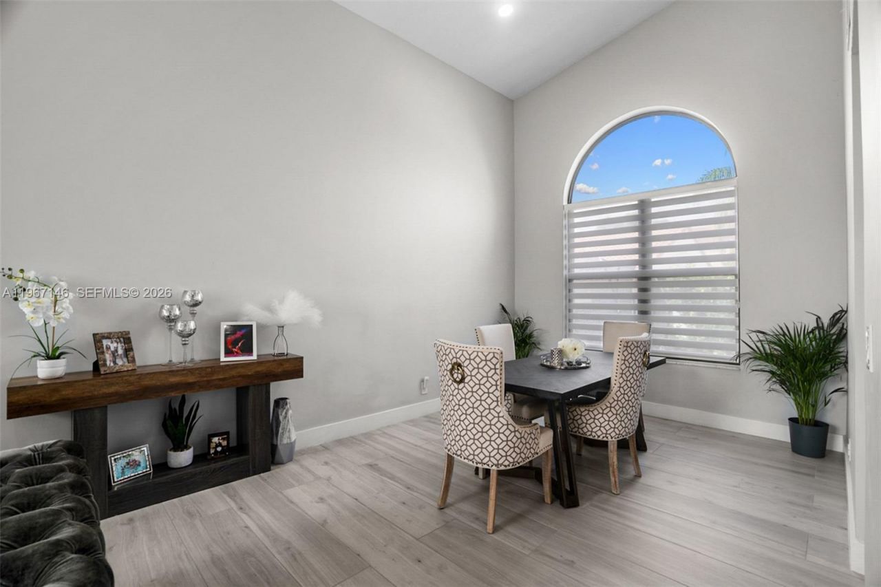 1034 NW 184th Way , Pembroke Pines, FL 33029 Photo