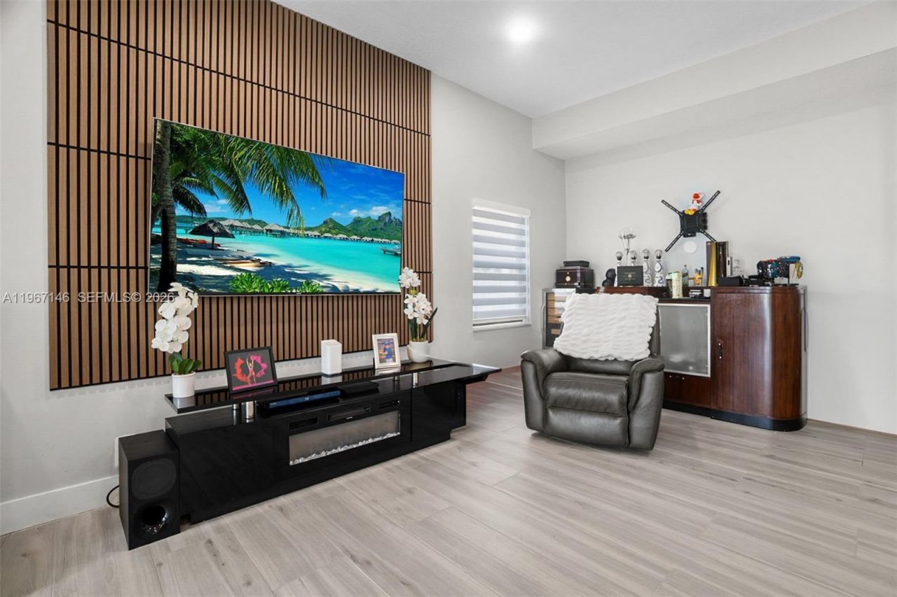 1034 NW 184th Way , Pembroke Pines, FL 33029 Photo