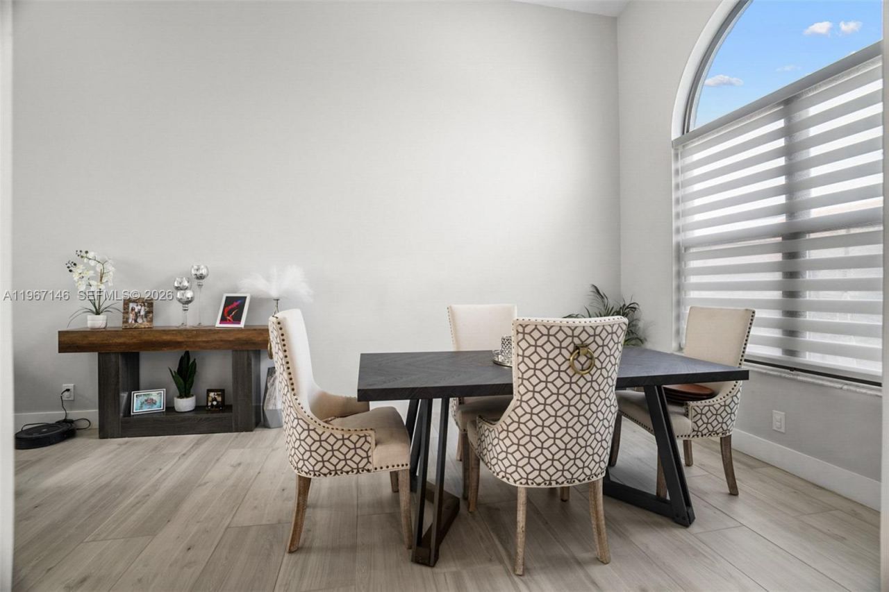 1034 NW 184th Way , Pembroke Pines, FL 33029 Photo