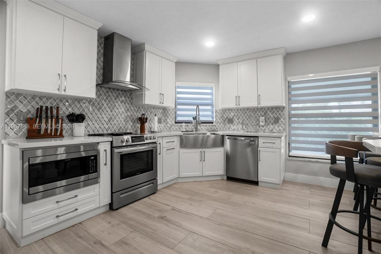 1034 NW 184th Way , Pembroke Pines, FL 33029 Photo