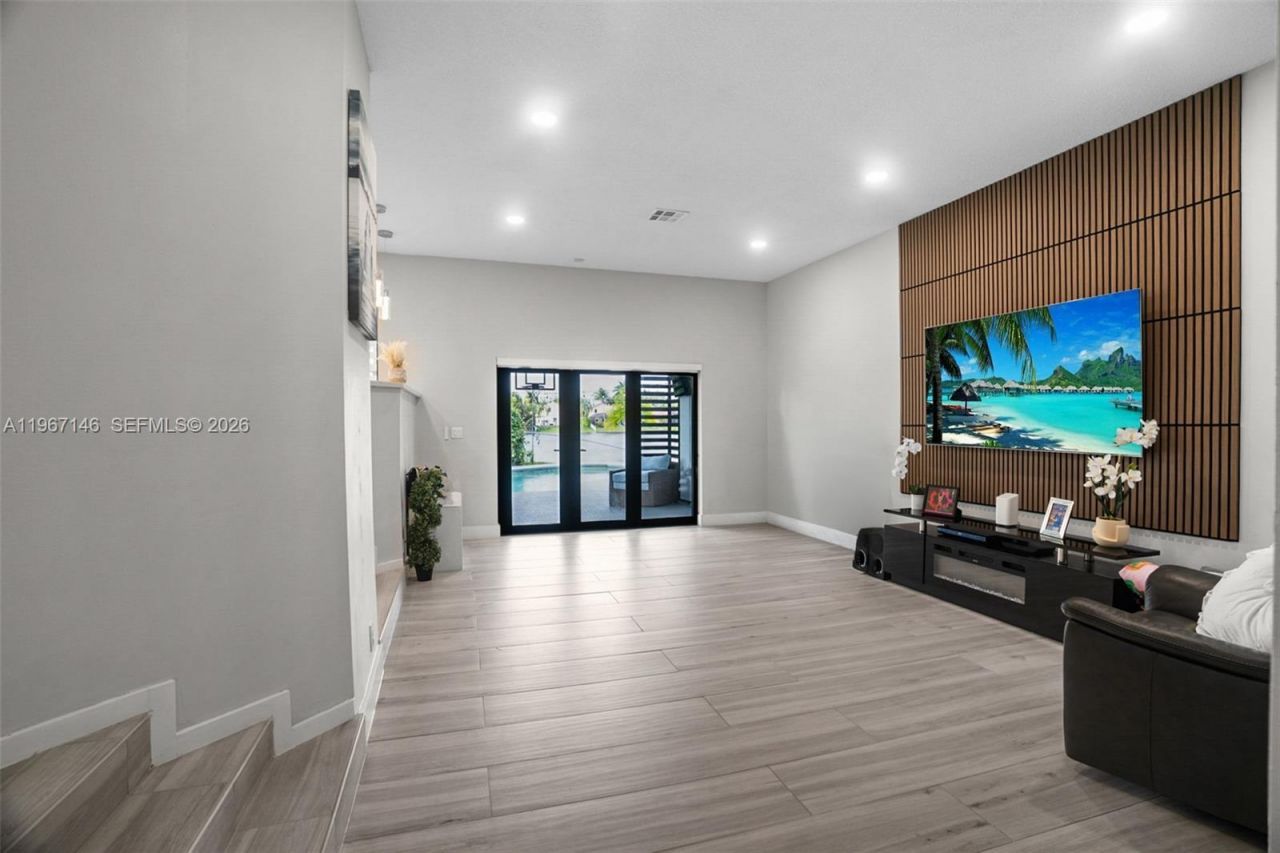 1034 NW 184th Way , Pembroke Pines, FL 33029 Photo