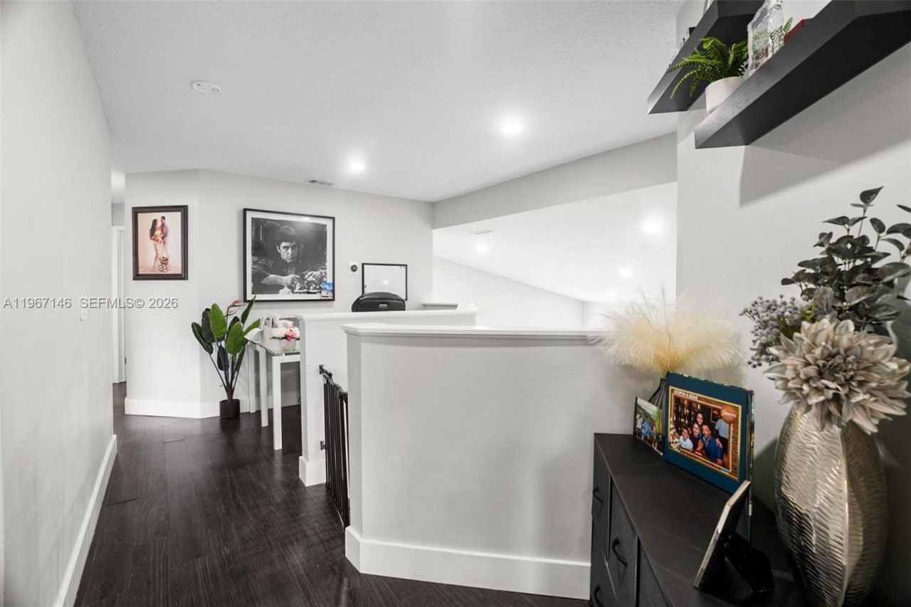 1034 NW 184th Way , Pembroke Pines, FL 33029 Photo