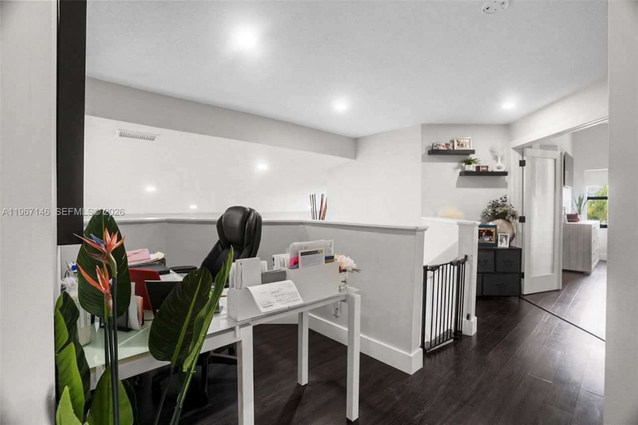 1034 NW 184th Way , Pembroke Pines, FL 33029 Photo