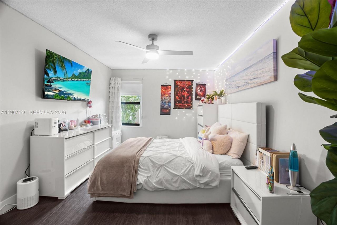 1034 NW 184th Way , Pembroke Pines, FL 33029 Photo