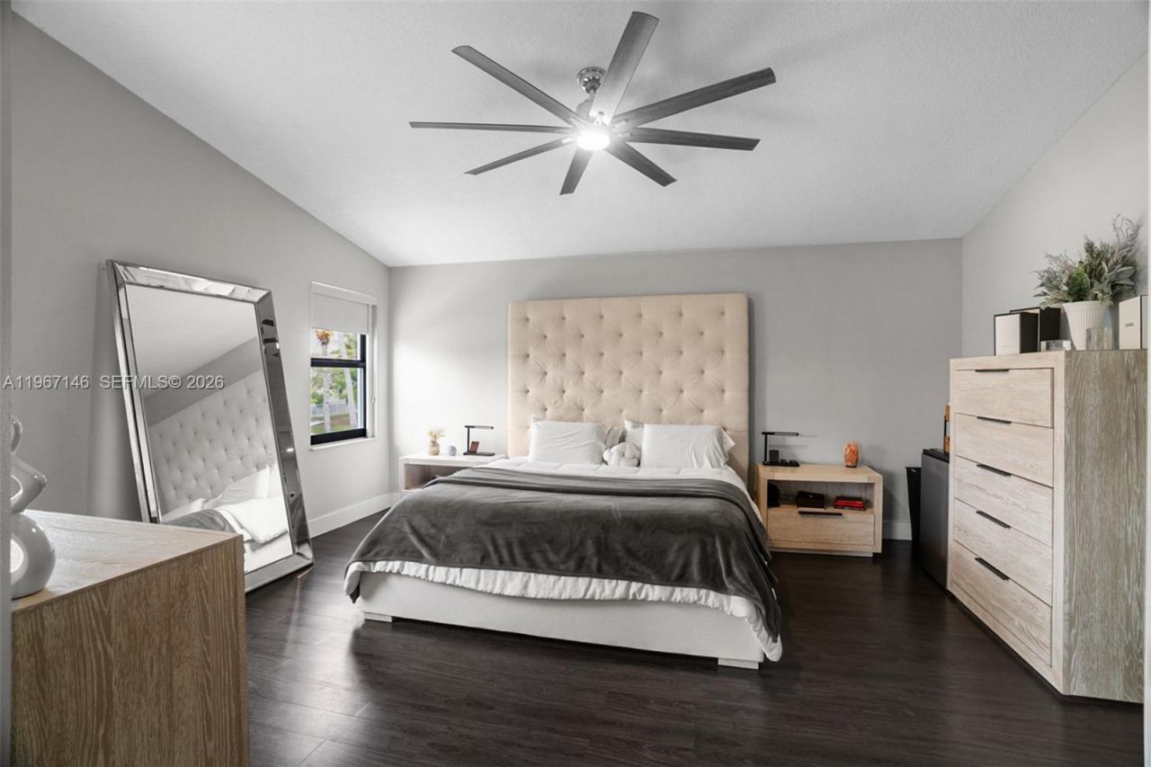 1034 NW 184th Way , Pembroke Pines, FL 33029 Photo