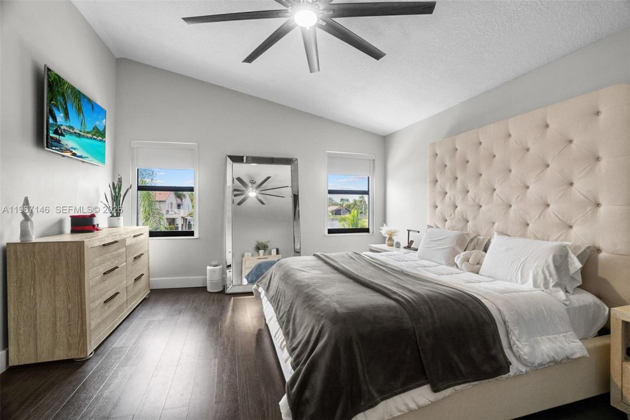 1034 NW 184th Way , Pembroke Pines, FL 33029 Photo