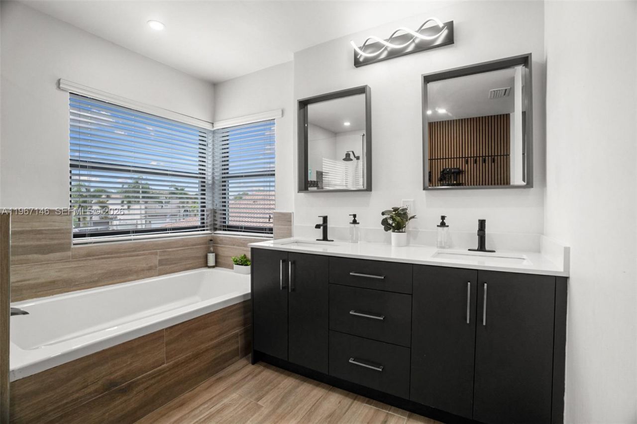 1034 NW 184th Way , Pembroke Pines, FL 33029 Photo