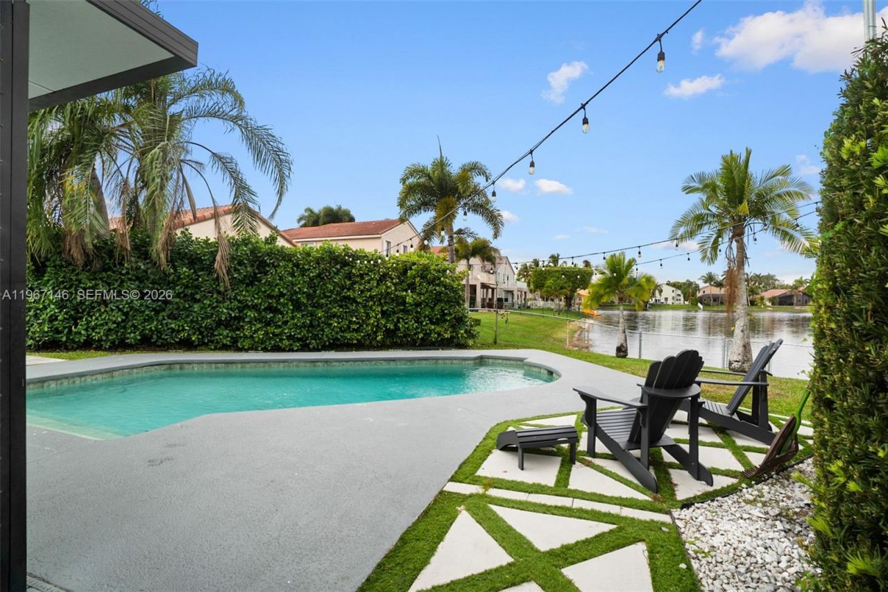 1034 NW 184th Way , Pembroke Pines, FL 33029 Photo